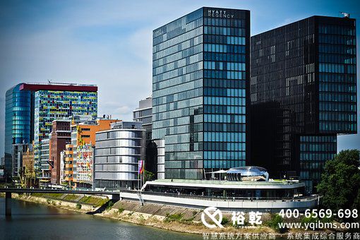 AI 算法动态优化机组运行,裕乾空调节能监控系统实现 20%-40% 综合空调节能 AI 算法动态优化机组运行,裕乾空调节能监控系统实现 20%-40% 综合空调节能